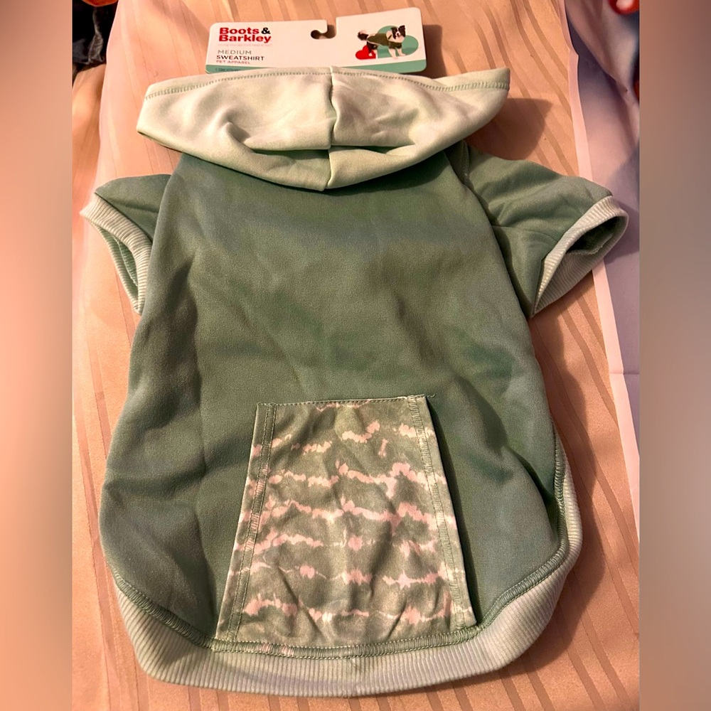 NWT Boots & Barkley sweatshirt in medium size with mint green color